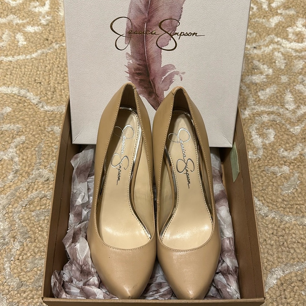 Jessica Simpson Warm Sand Matte Heel. 7.5